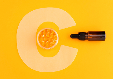 Does Vitamin C Serum Cause Acne? How To Use It Safely For Clear Skin?